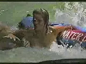 Loren eper szereti a ...