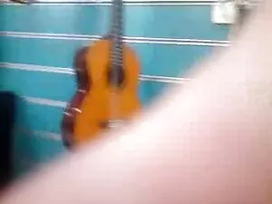 A színfalak mögött j ...