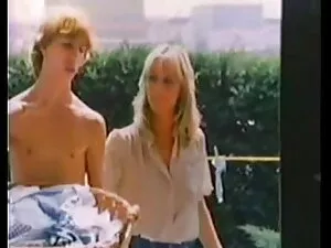 Fiatal, gyönyörű Cuv ...